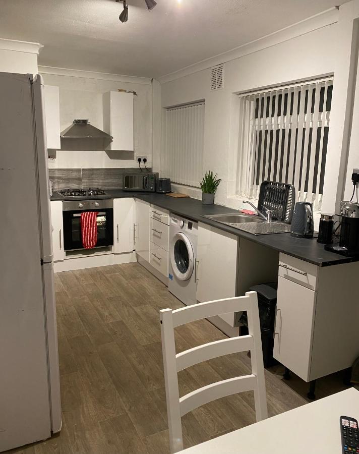Cosy 3 Bedroom House, Free Parking & Wifi Ноттінгем Екстер'єр фото